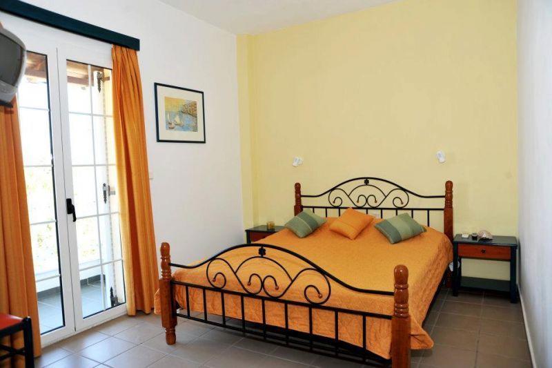 Papoulias Rooms Elafonissos Bilik gambar